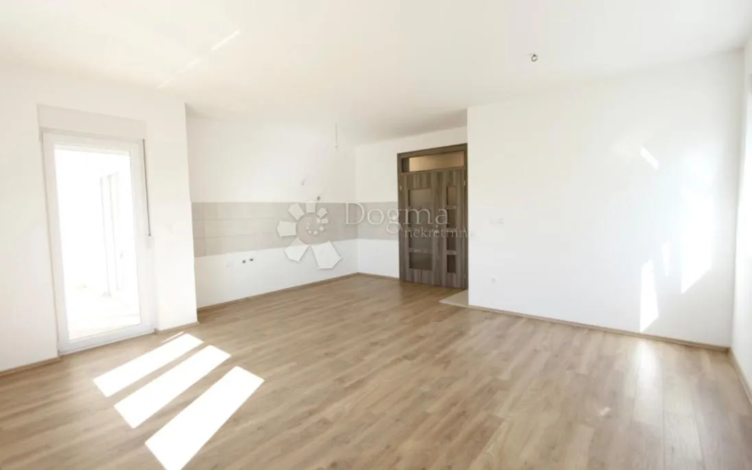 vodice - dvoetažni stan na 1. katu 130 m2 - slika 7