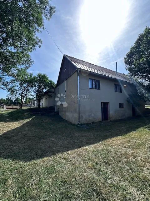 kuća sa 2 pomoćna objekta perušić konjsko brdo - slika 27