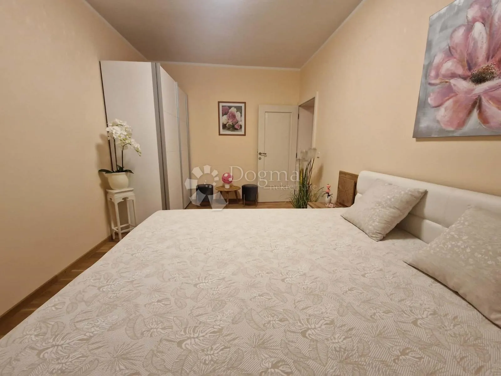kuća s 4 apartmana - drugi red od mora - slika 38