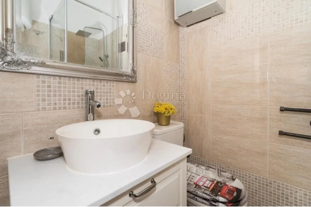 prodaja dva zasebna apartmana s pogledom na more - slika 24