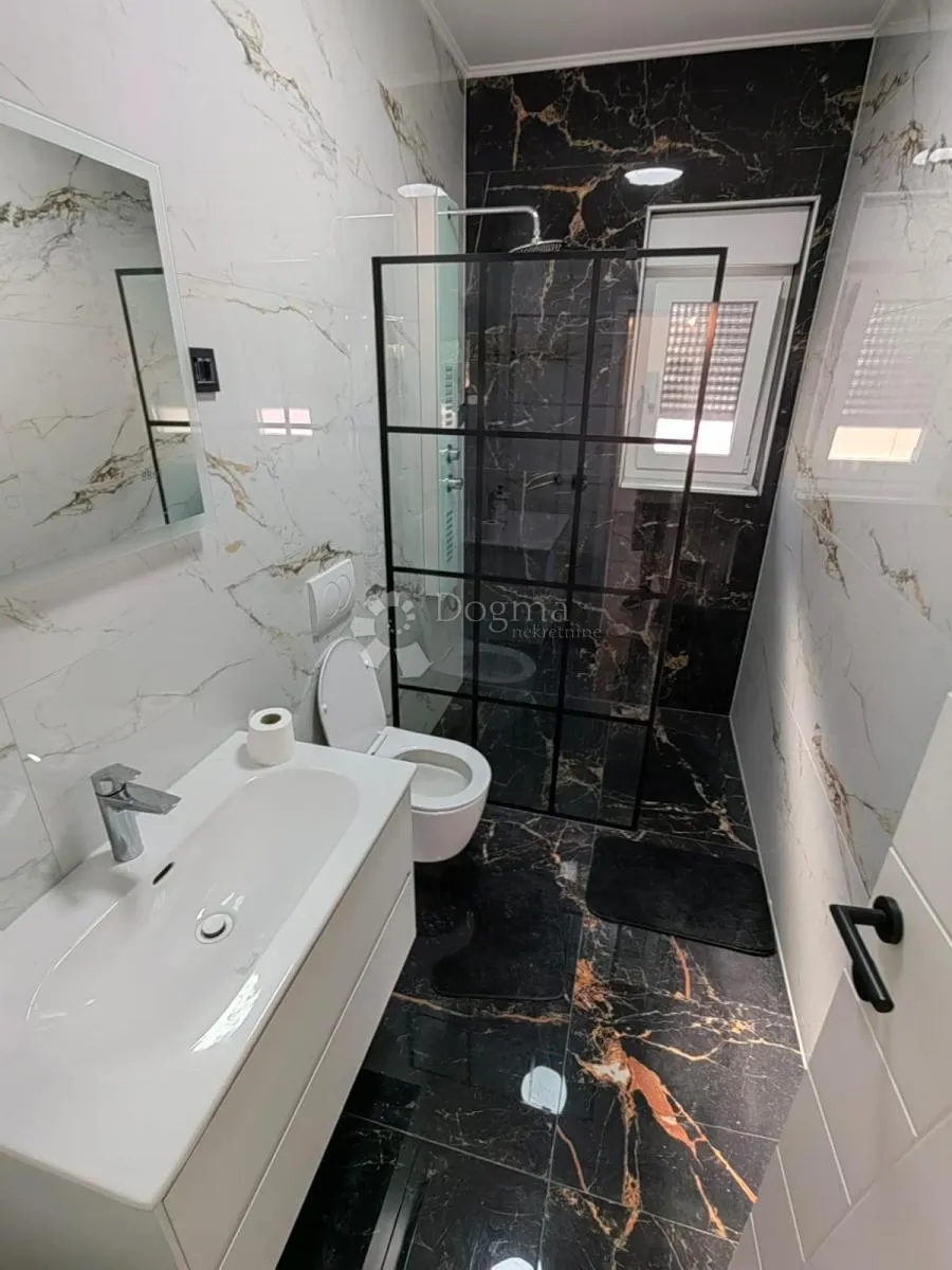 prodaje se kuća sa bazenom na otoku viru - slika 9