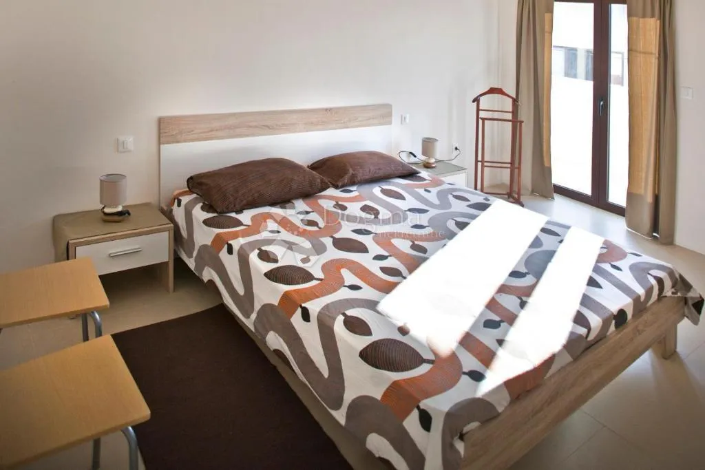 funtana!prilika!uhodana apartmanska kuća na parceli sa velikim potencijalom! - slika 42