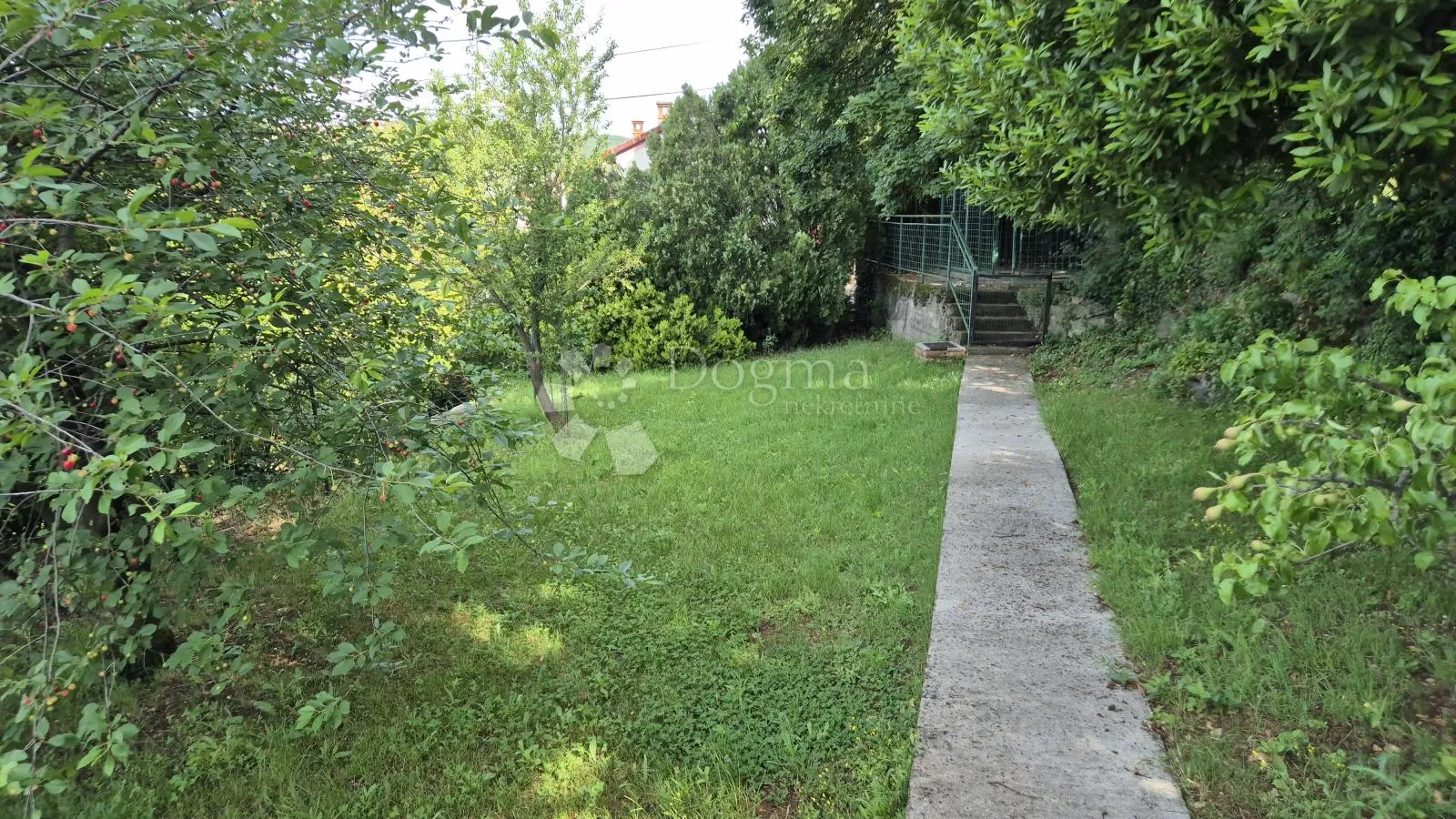 predivna kuća u okolici rijeke - slika 25