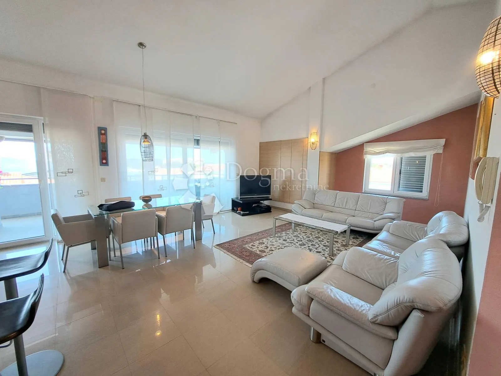 impresivan penthouse s pogledom na more, pješćana uvala - slika 2