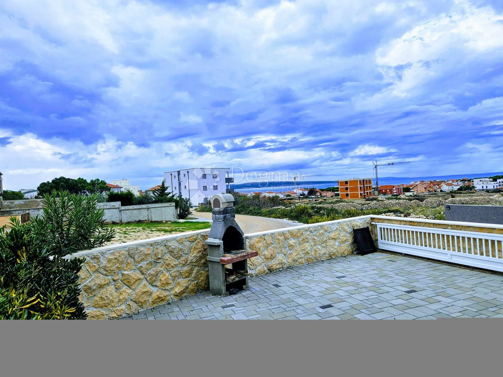 apartman s pogledom na more i velikim dvorištem, 400 m od mora - slika 2