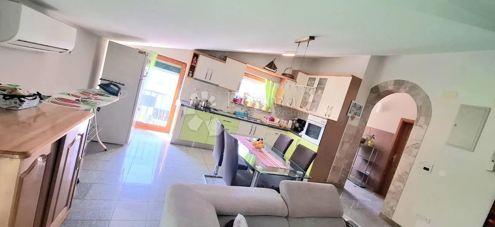 apartmanska kuća, 70m od mora, trogir - slika 19