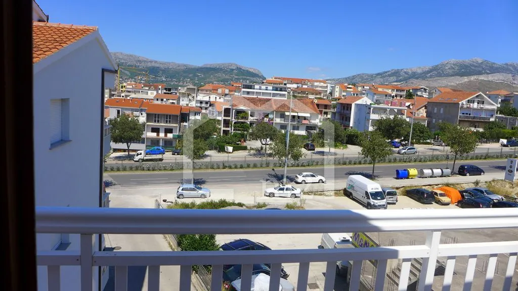 veliki komforan petorosobni stan i parking - slika 26