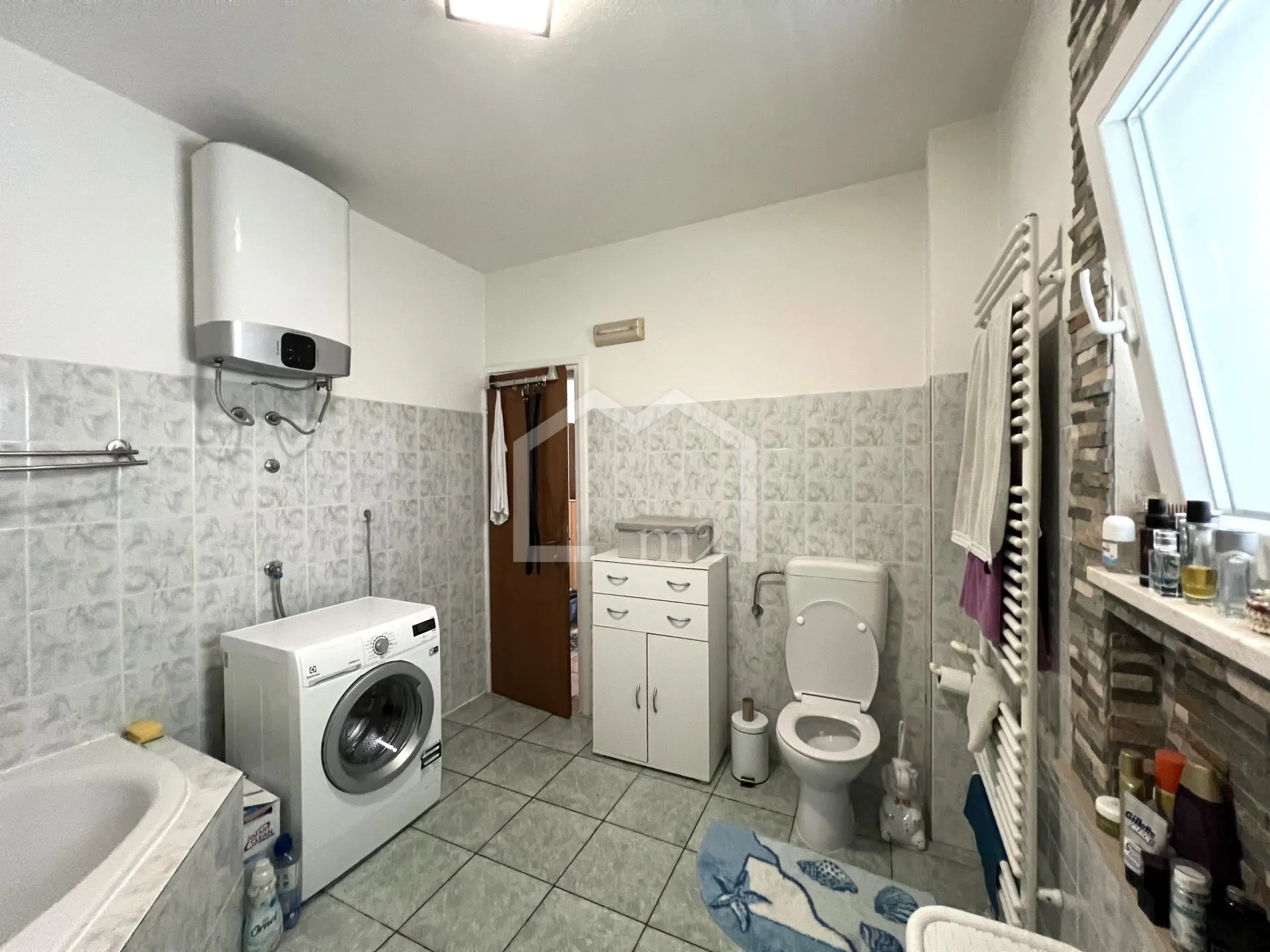 kuća - velika okućnica i pogled na more - slika 23