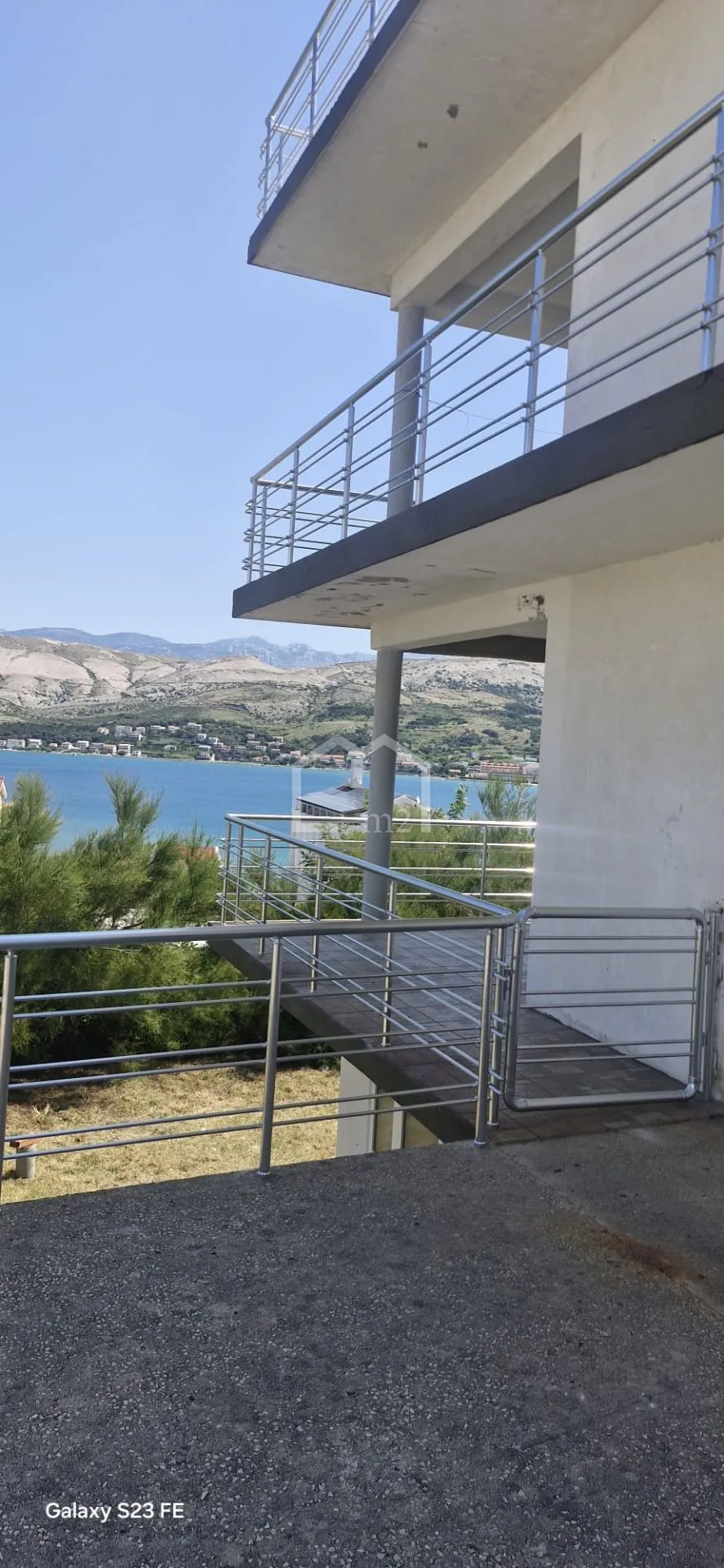 otvoren pogled-apartmanska kuća - slika 2