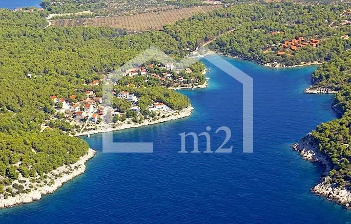 Atraktivno Zemljište Milna