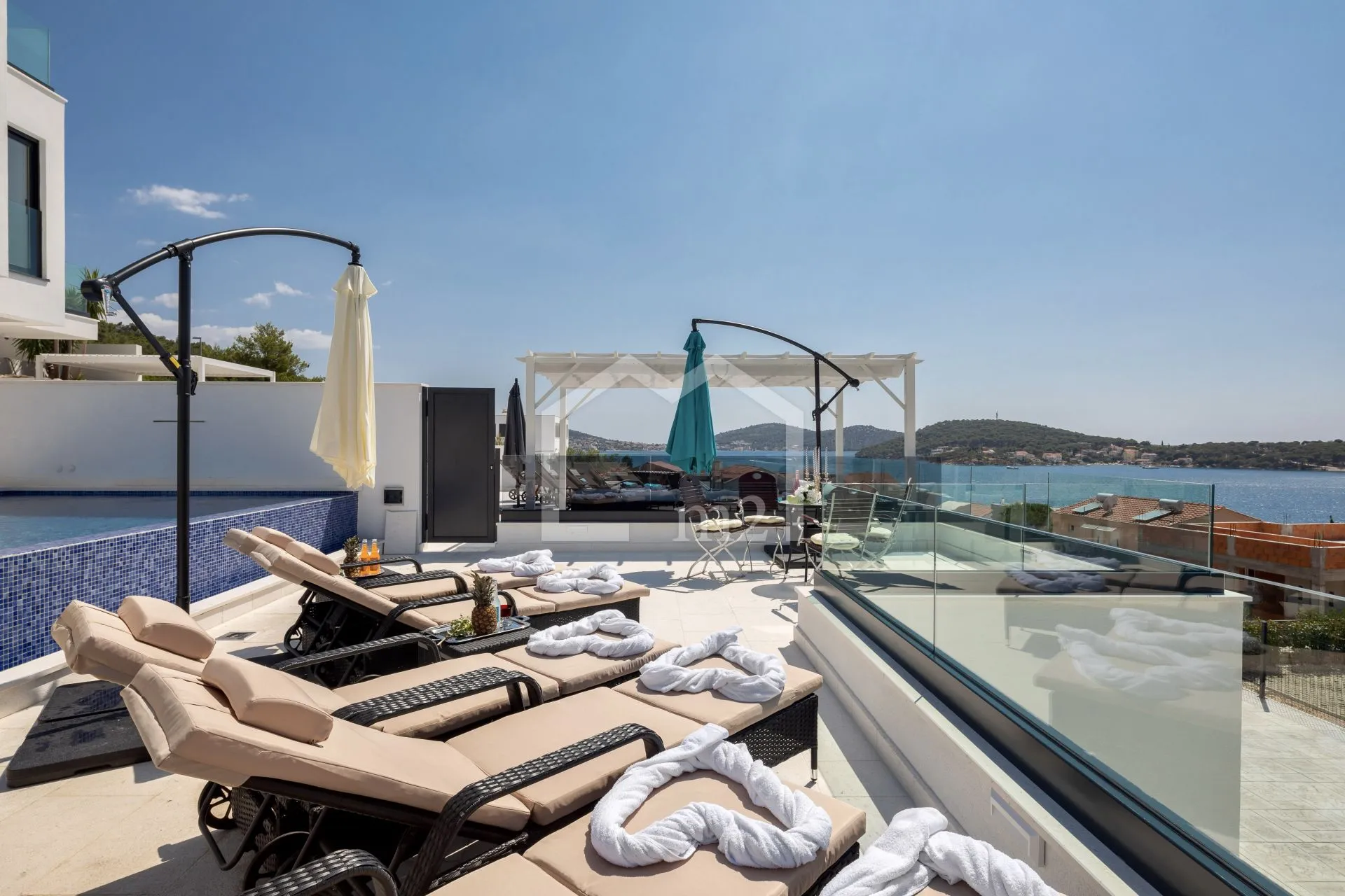 villa sa bazenom blizina mora - slika 15