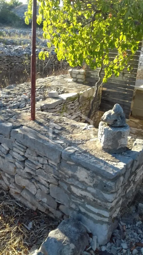 poljoprivredno s 2 kućice - slika 9