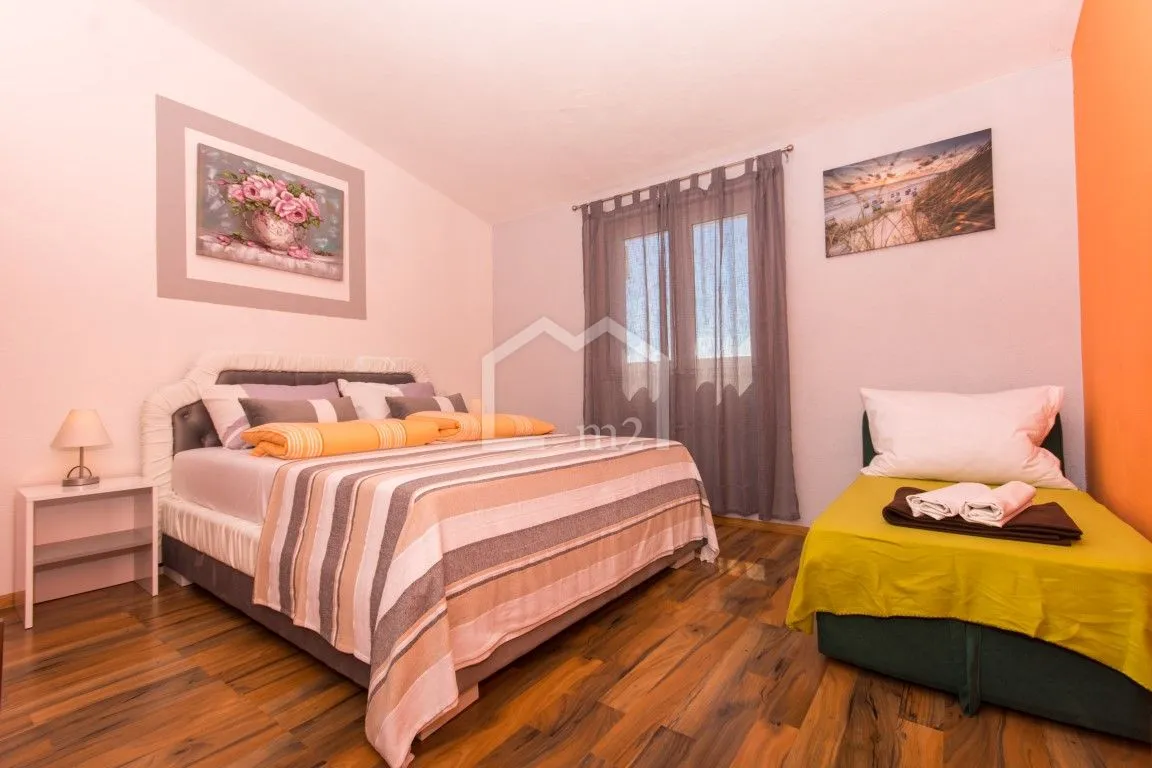 apartmanska kuća bazen i blizina mora - slika 17