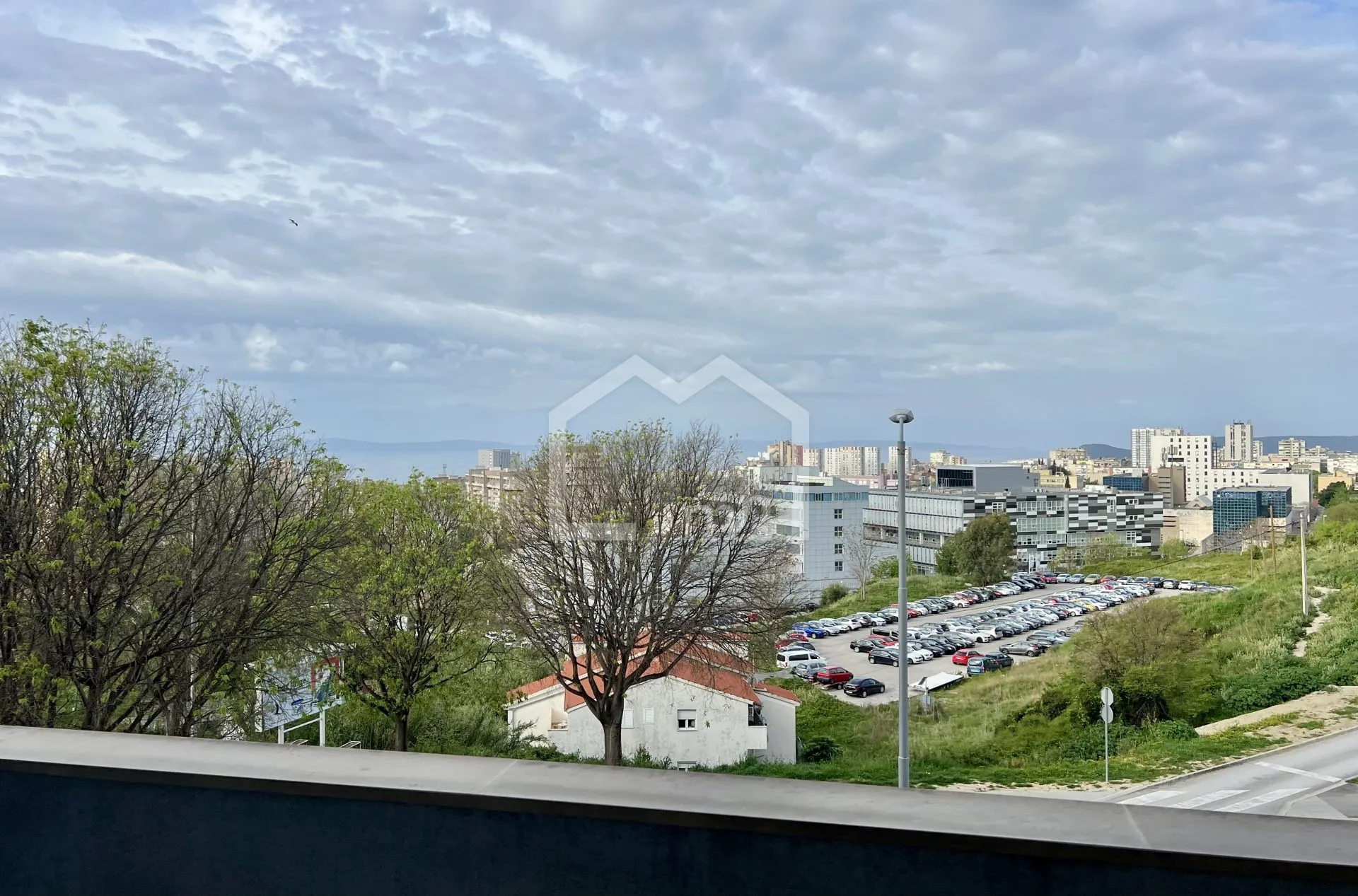 komforan trosoban i garaža - slika 2