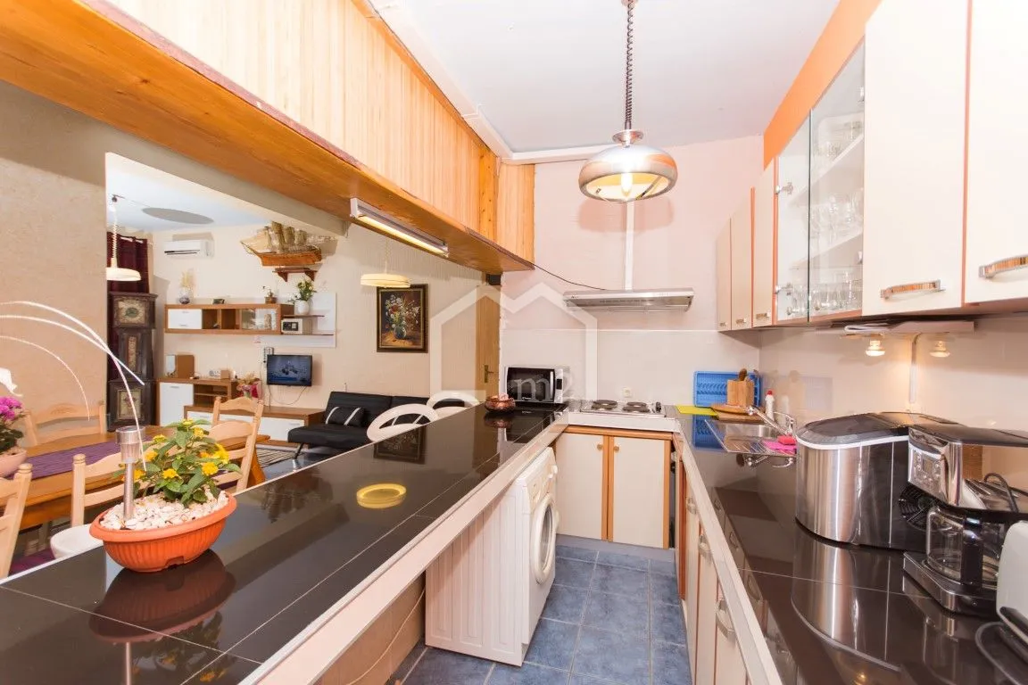 apartmanska kuća bazen i blizina mora - slika 11