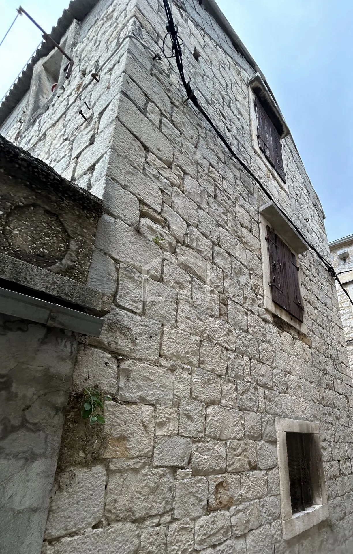 kamena kuća za renovaciju - slika 6