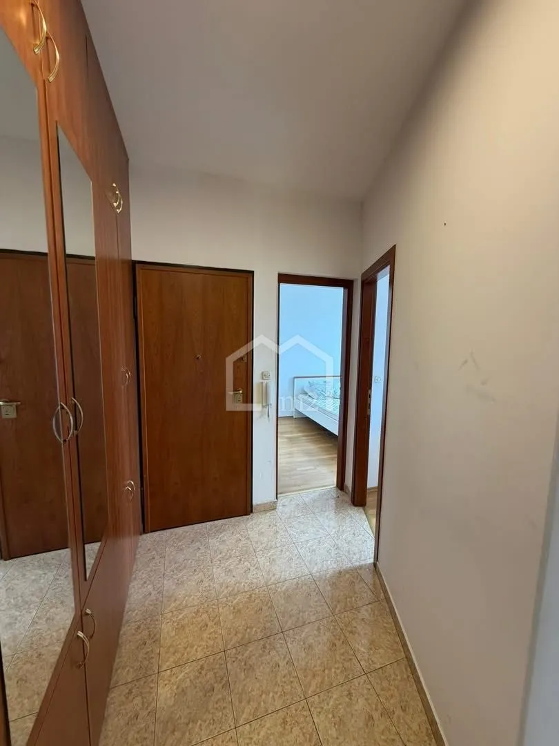 komforan trosoban i garaža - slika 10