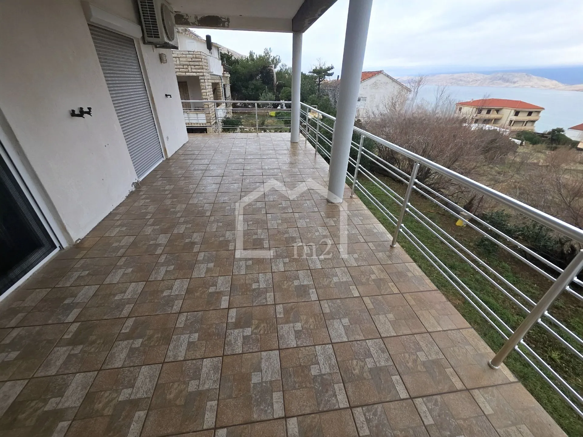 otvoren pogled-apartmanska kuća - slika 7