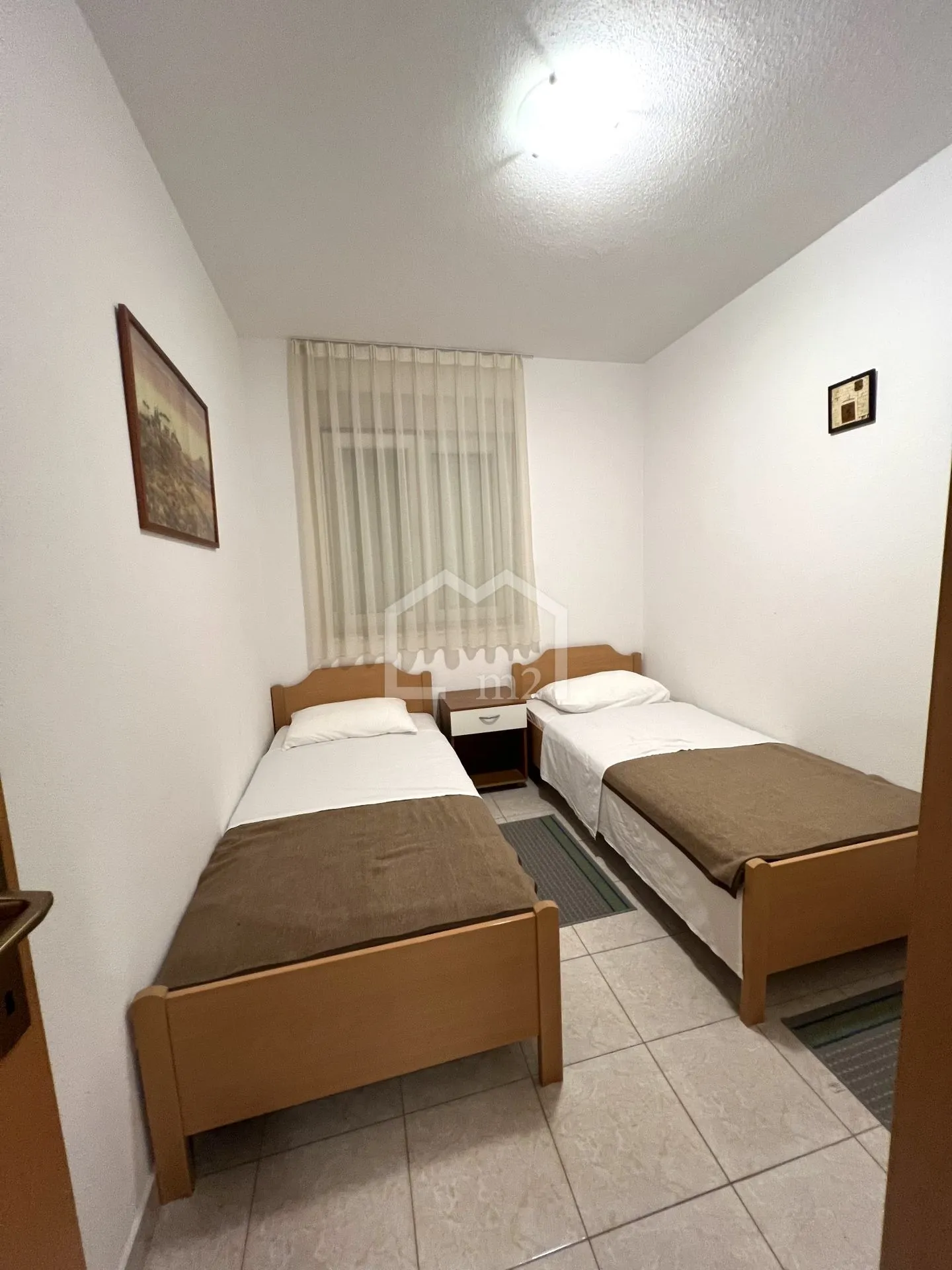 dvosoban stan - pogled i parking - slika 8