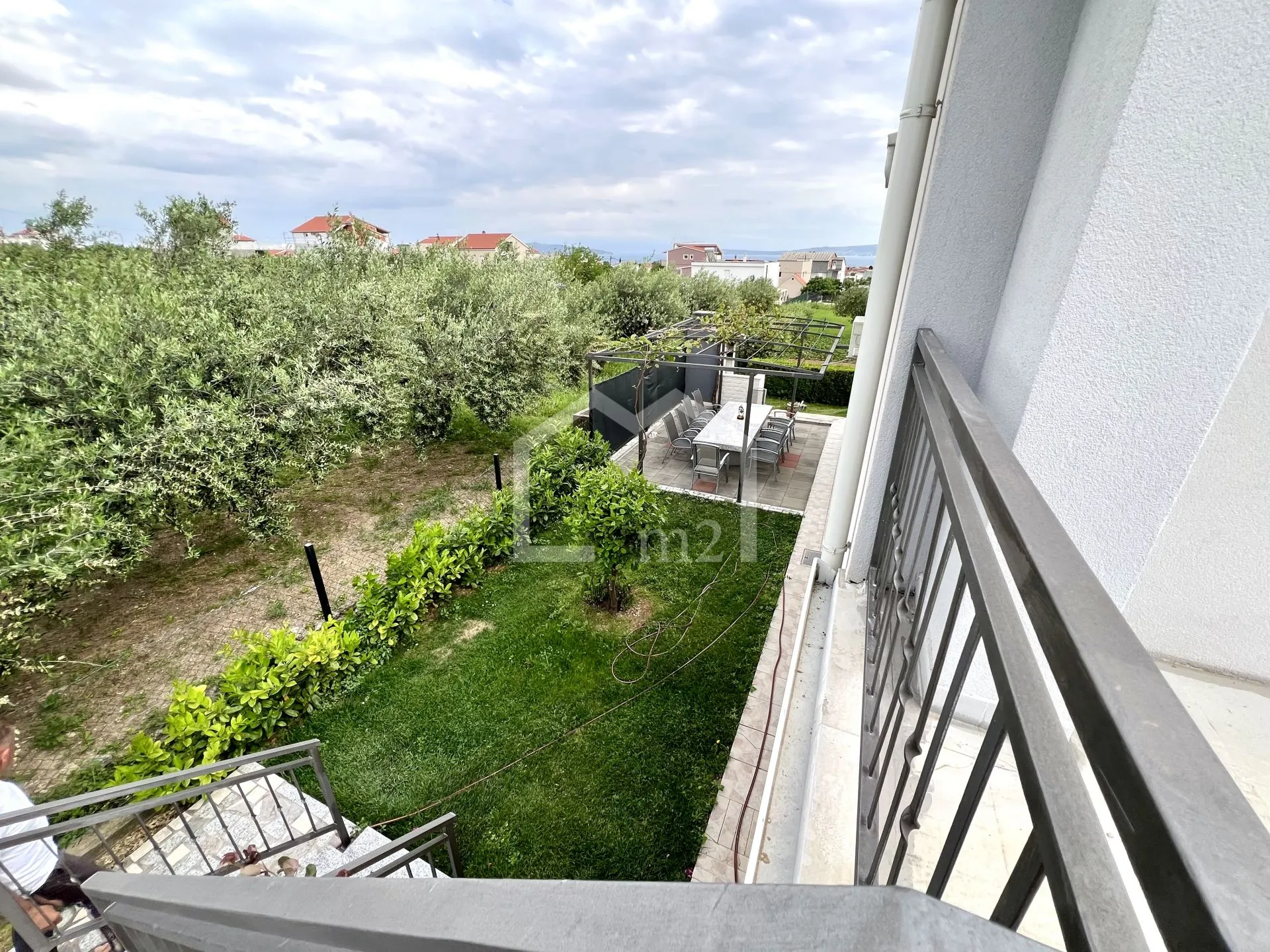 kuća - velika okućnica i pogled na more - slika 38