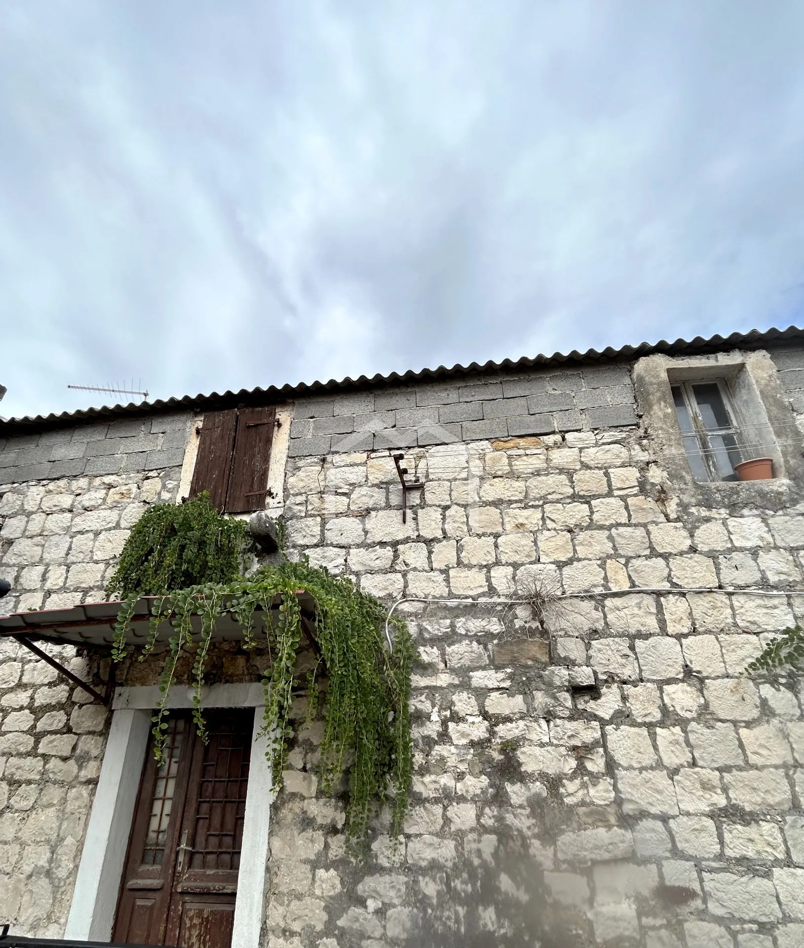 kamena kuća za renovaciju - slika 3
