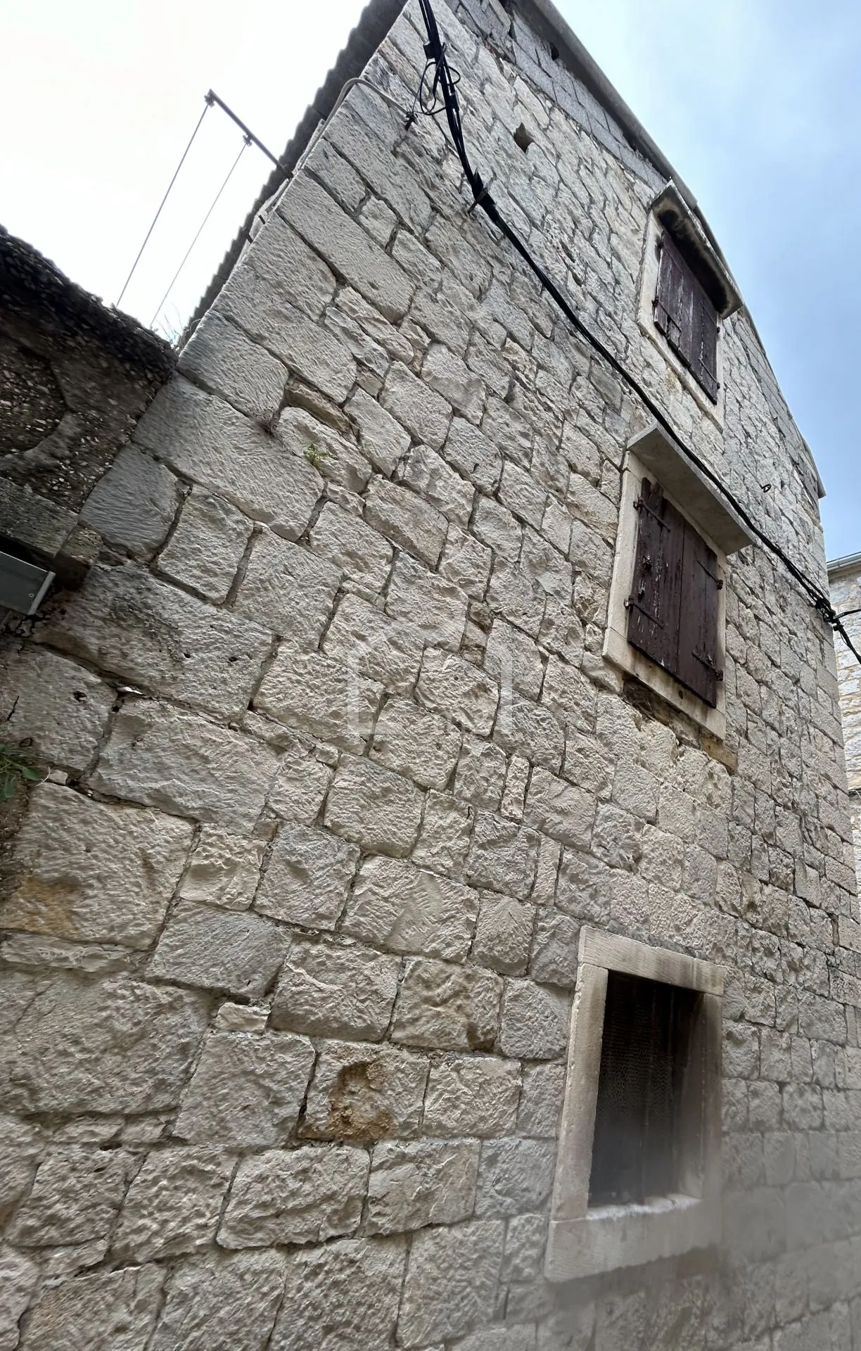 kamena kuća za renovaciju - slika 4