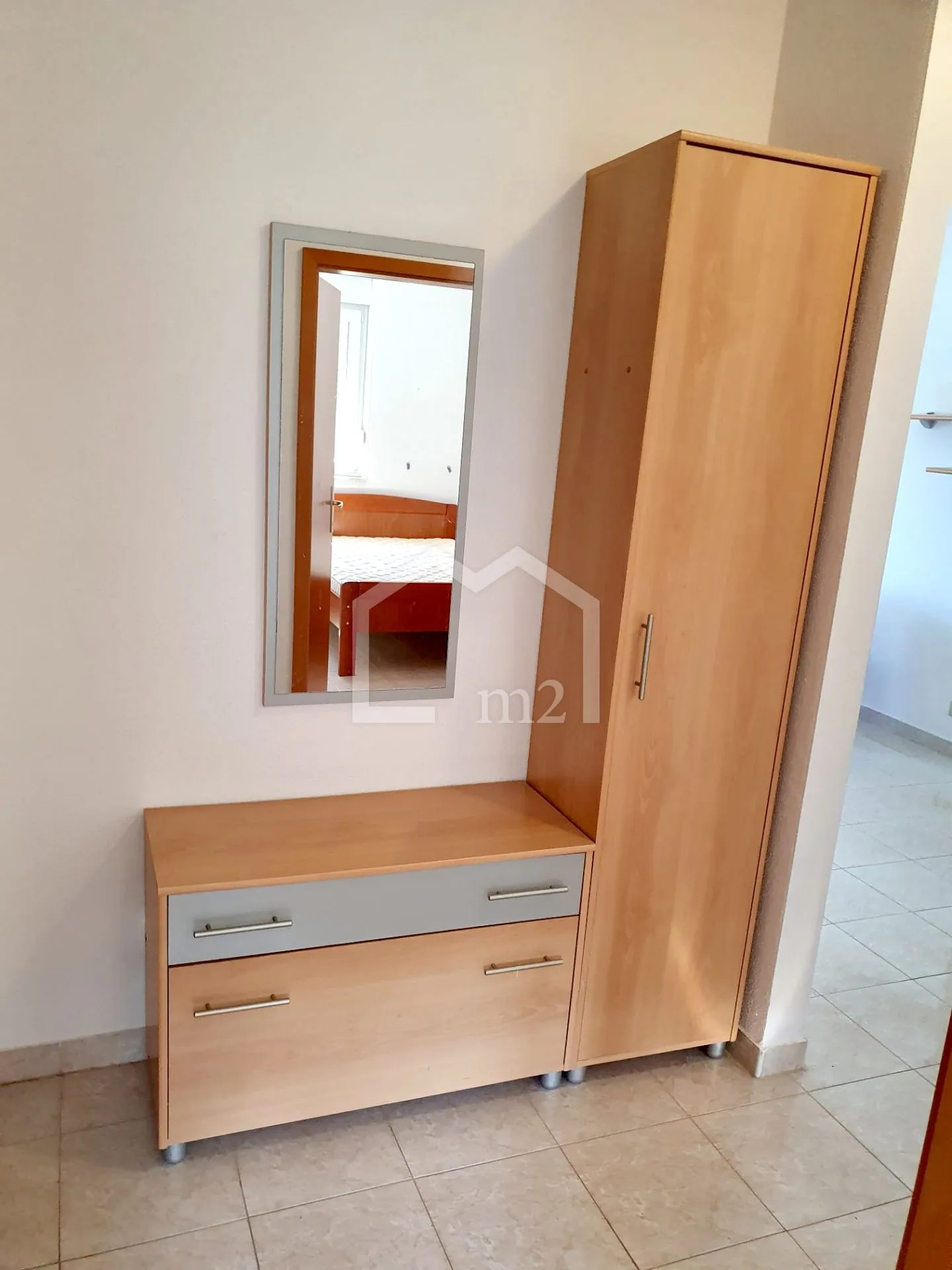 dvosoban stan - pogled i parking - slika 11