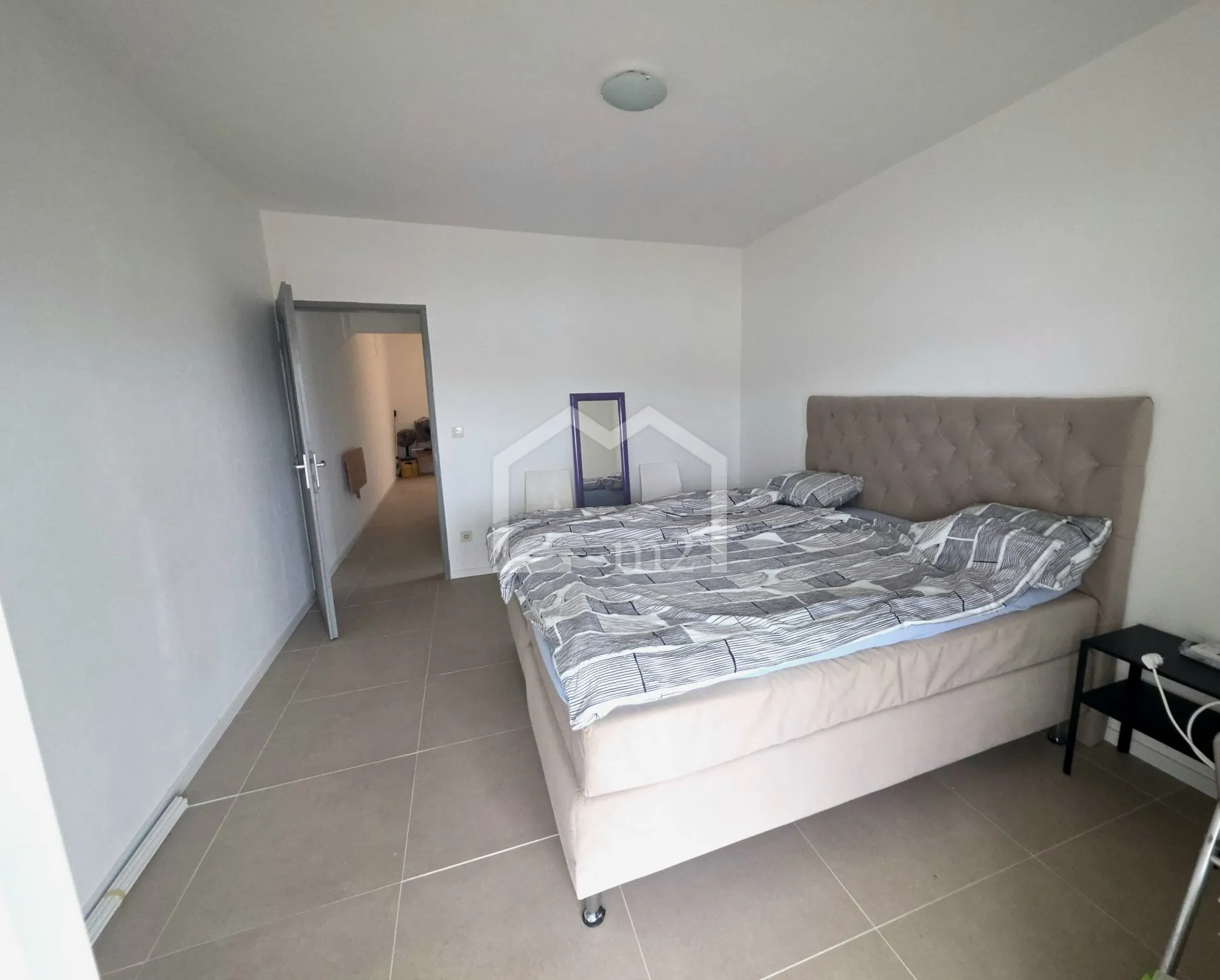 otvoren pogled-apartmanska kuća - slika 15
