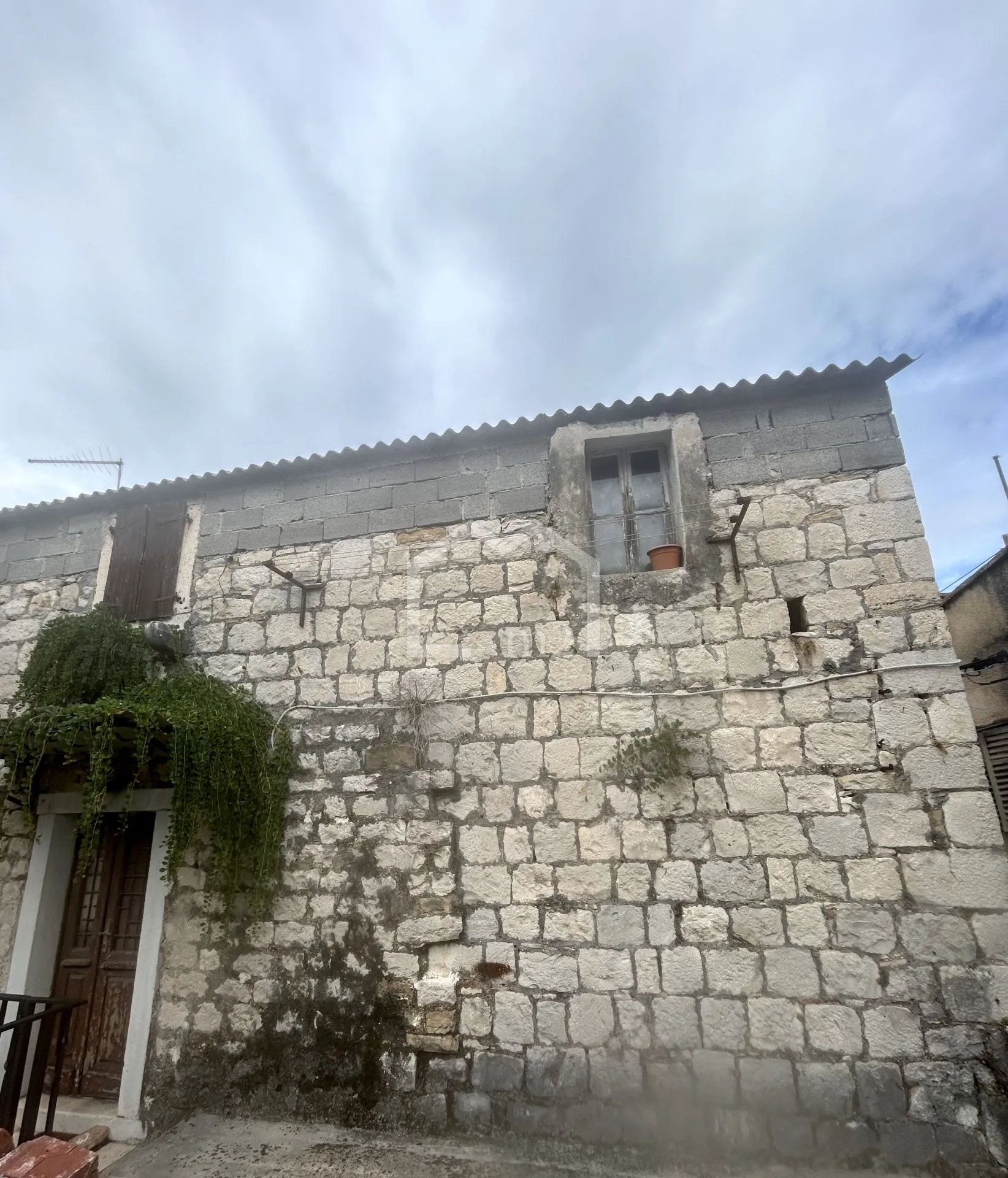 kamena kuća za renovaciju - slika 5