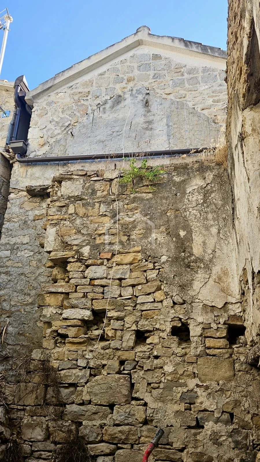 kućica za rekonstrukciju - slika 3