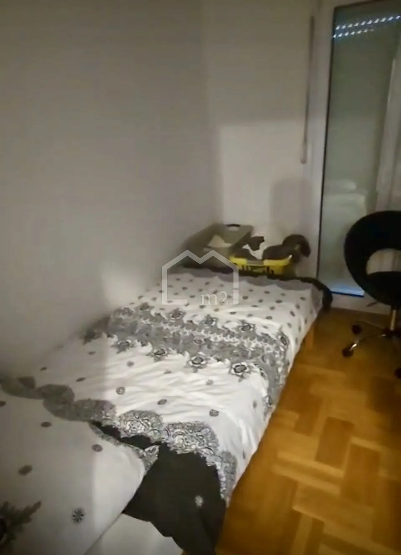 veliki komforan petorosobni stan i parking - slika 11