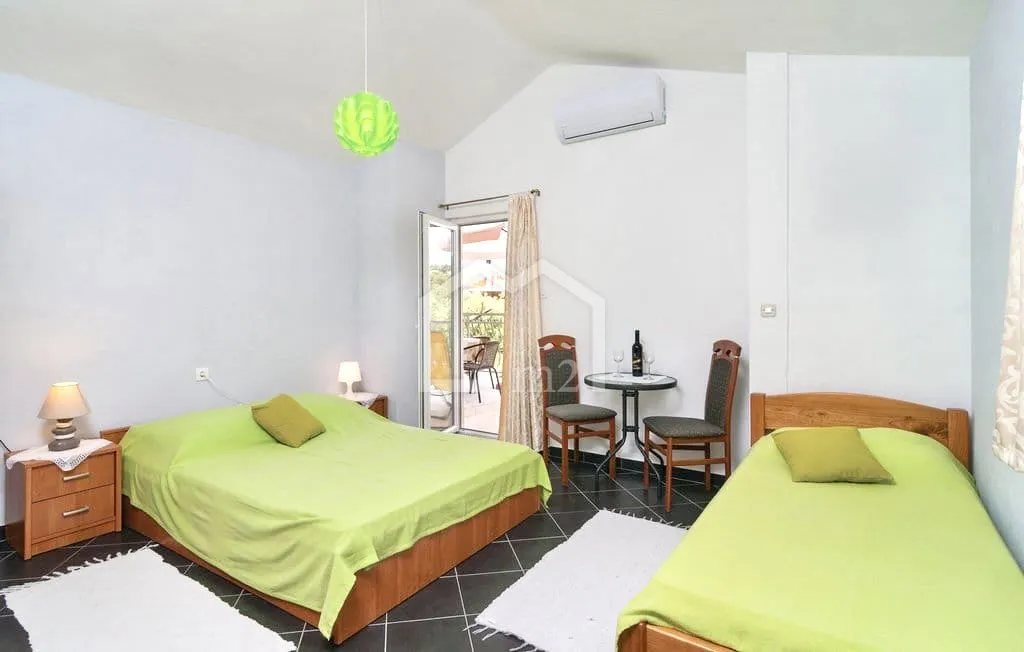 apartmanska kuća blizina mora - s vezom za brod - slika 25