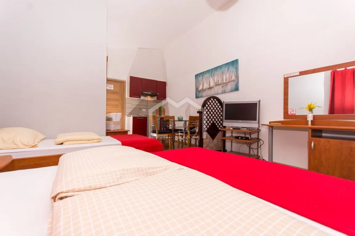 apartmanska kuća bazen i blizina mora - slika 43