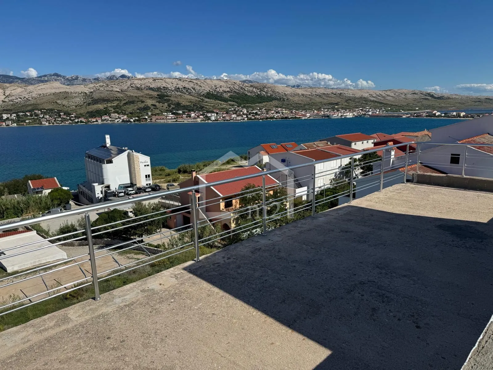 otvoren pogled-apartmanska kuća - slika 3
