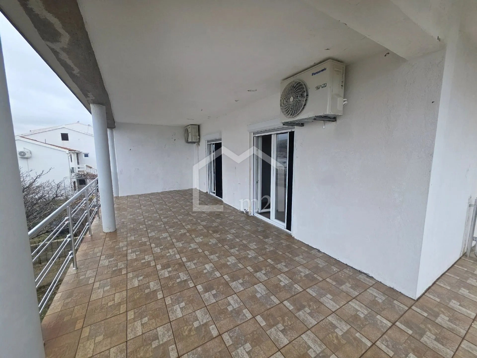 otvoren pogled-apartmanska kuća - slika 8