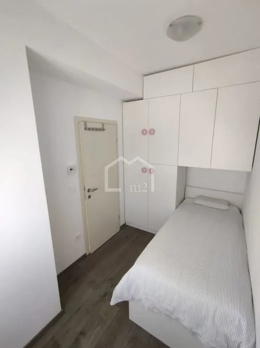 trosoban moderan dugoročno i parking - slika 10