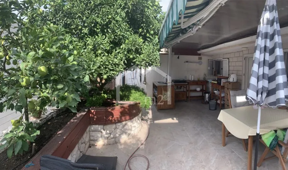 dvojna šarmantna kuća drugi red od mora - slika 7