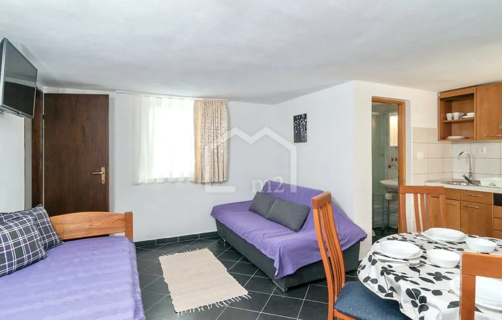 apartmanska kuća blizina mora - s vezom za brod - slika 22
