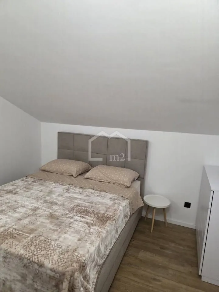 dvosoban stan u kamenoj kući - slika 7