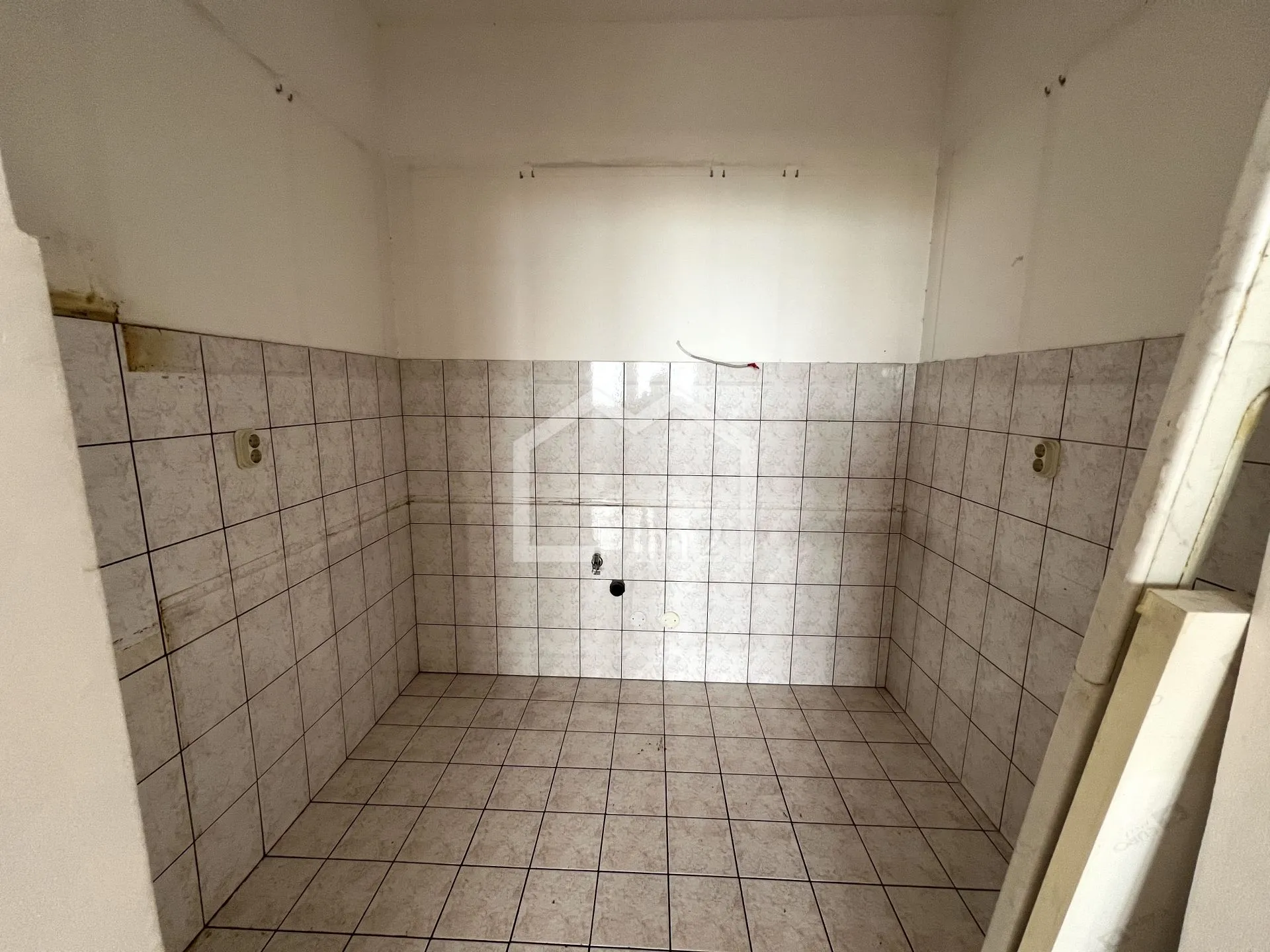 komforan trosoban i garaža - slika 5