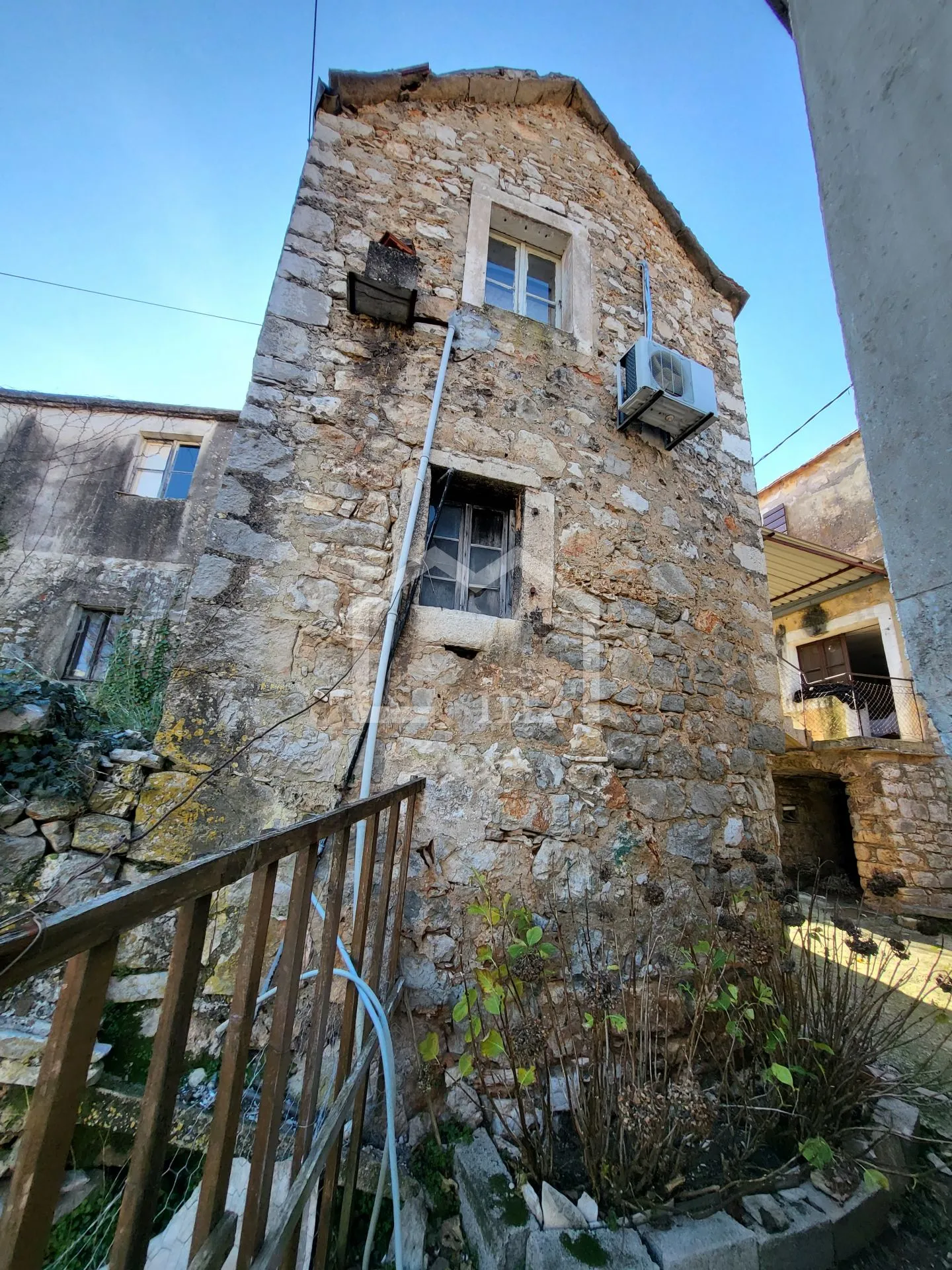hvar,vrbanj,stare kuće - slika 16