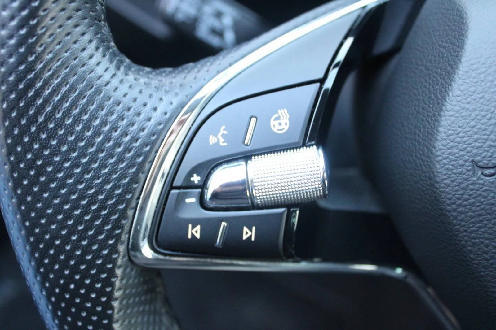 škoda superb 2.0 tdi dsg *led, navigacija, kamera* - slika 17