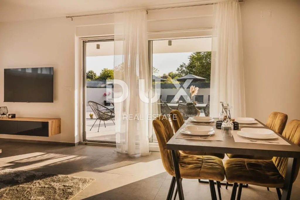 istra, umag (okolica) - moderna vila s tri stana - slika 12