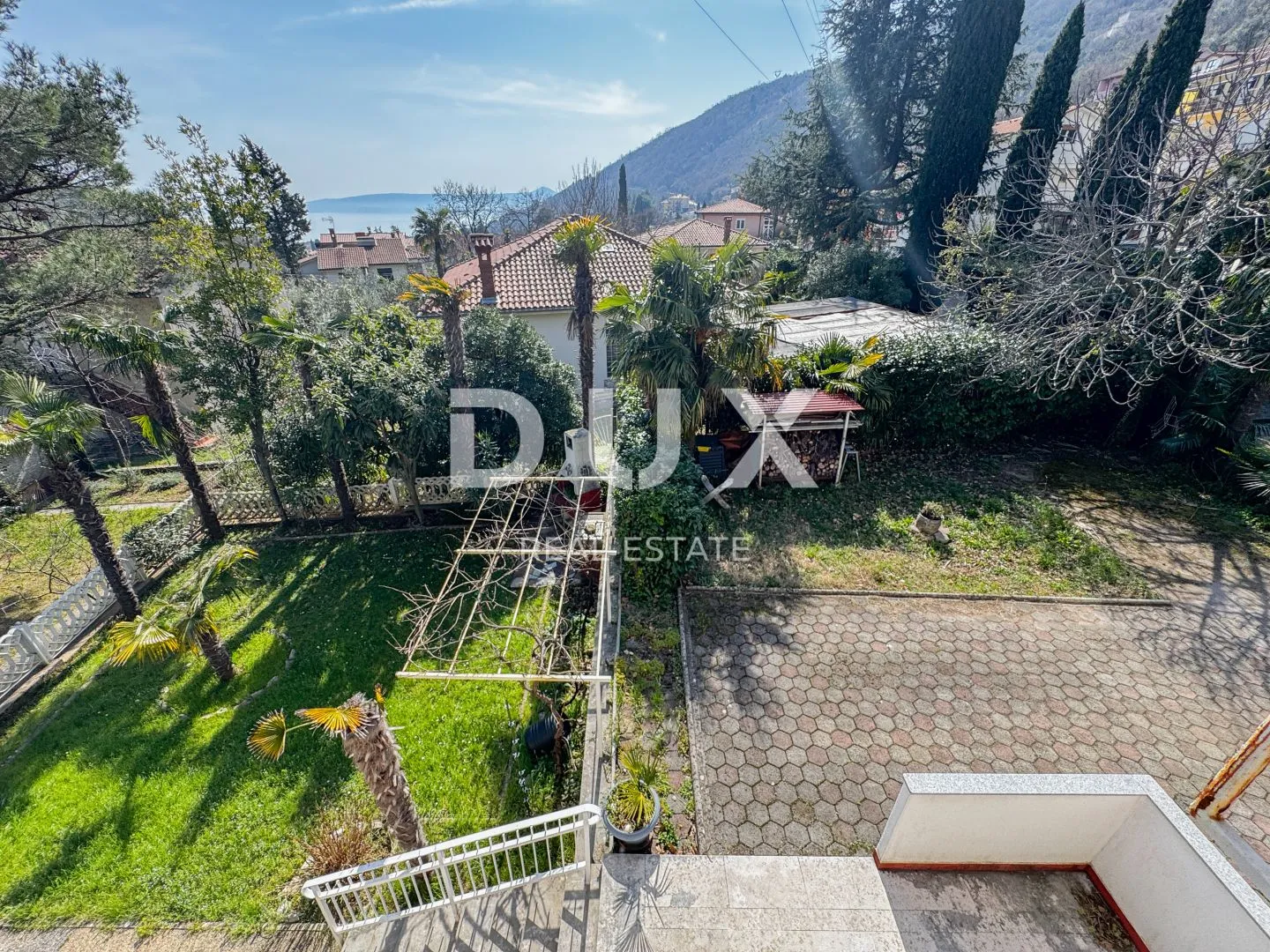 OPATIJA, MOŠĆENIČKA DRAGA – etaža kuće podijeljena na 3 apartmana samo 500 metara od plaže, vrhunska investicija