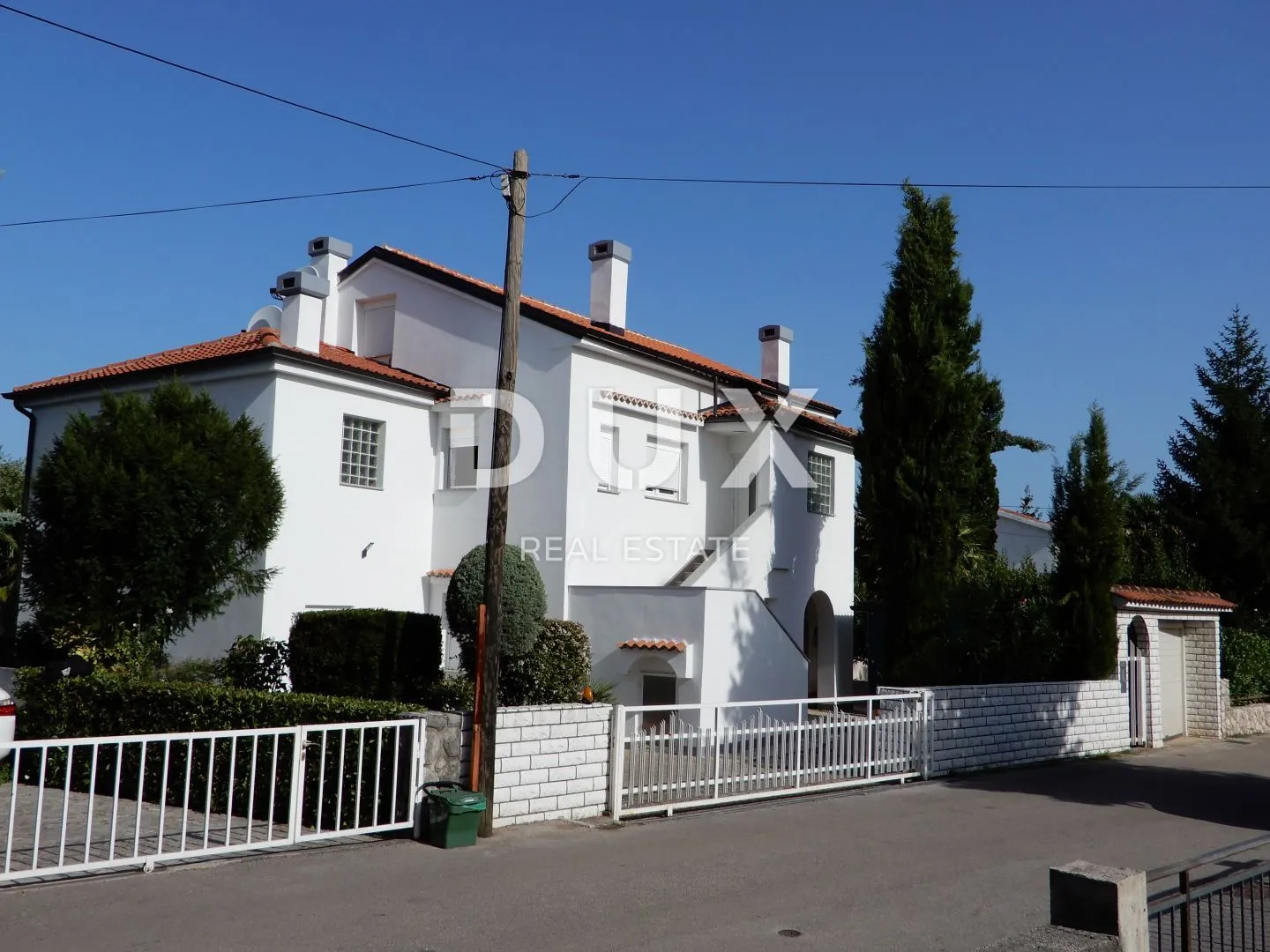 OTOK KRK, MALINSKA - Kuća sa 4 stana i poslovnim prostorom - Malinska, Malinska-Dubašnica
