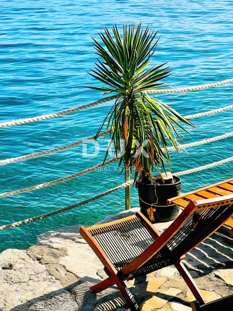 istra, rovinj - 2ss+db stan smješten prvi red do mora s privatnom plažom - slika 15