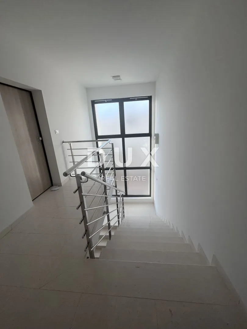 šibenik, vodice - predivan penthouse u novogradnji 1. red do mora - slika 16