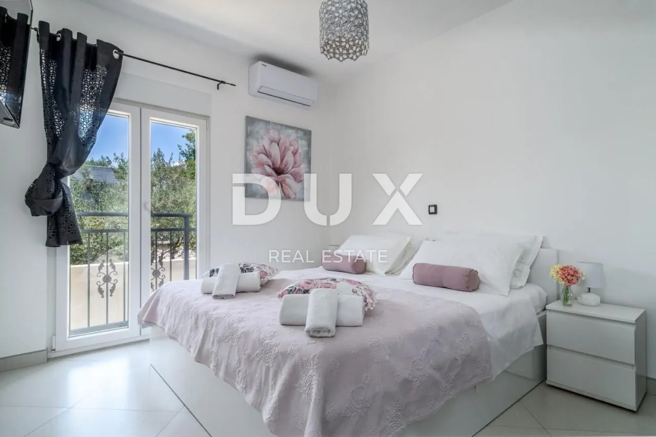 split, kaštel - predivna vila s bazenom i pogledom na more - slika 20