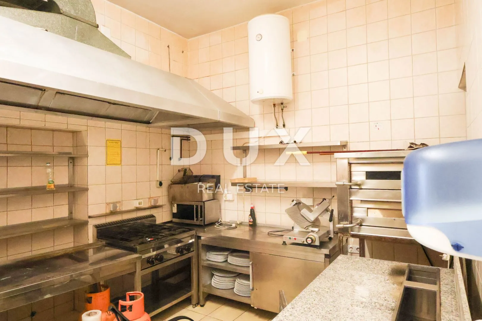 otok pag, pag - apartmanska kuća s restoranom u centru do mora - slika 15