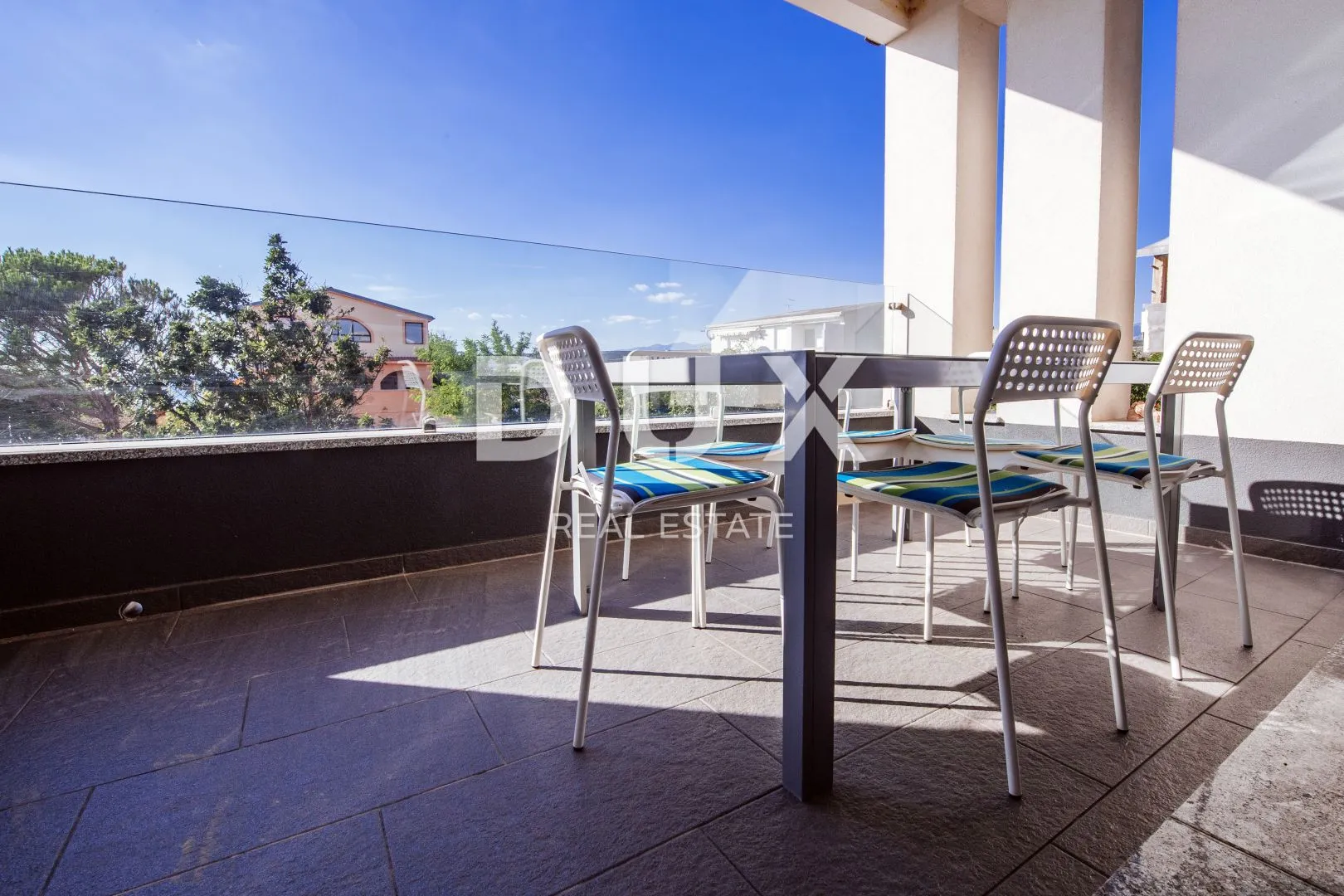 otok pag, košljun - vila pored mora sa 4 apartmana - slika 13